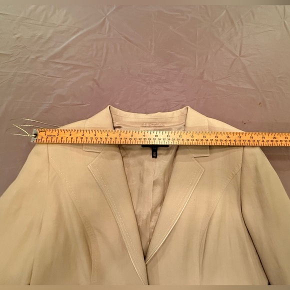 Escada Linen Cream Pleat back Blazer/Jacket Size 44/XL MSRP $325 - Picture 4 of 15